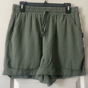 Universal Thread Green Elastic Waist and Tie Shorts Size Small NWT